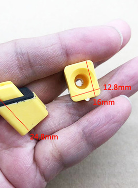 适用丰田皇冠汉兰达卡罗拉凯美瑞亚洲龙内衬板门板黄色螺母底座卡