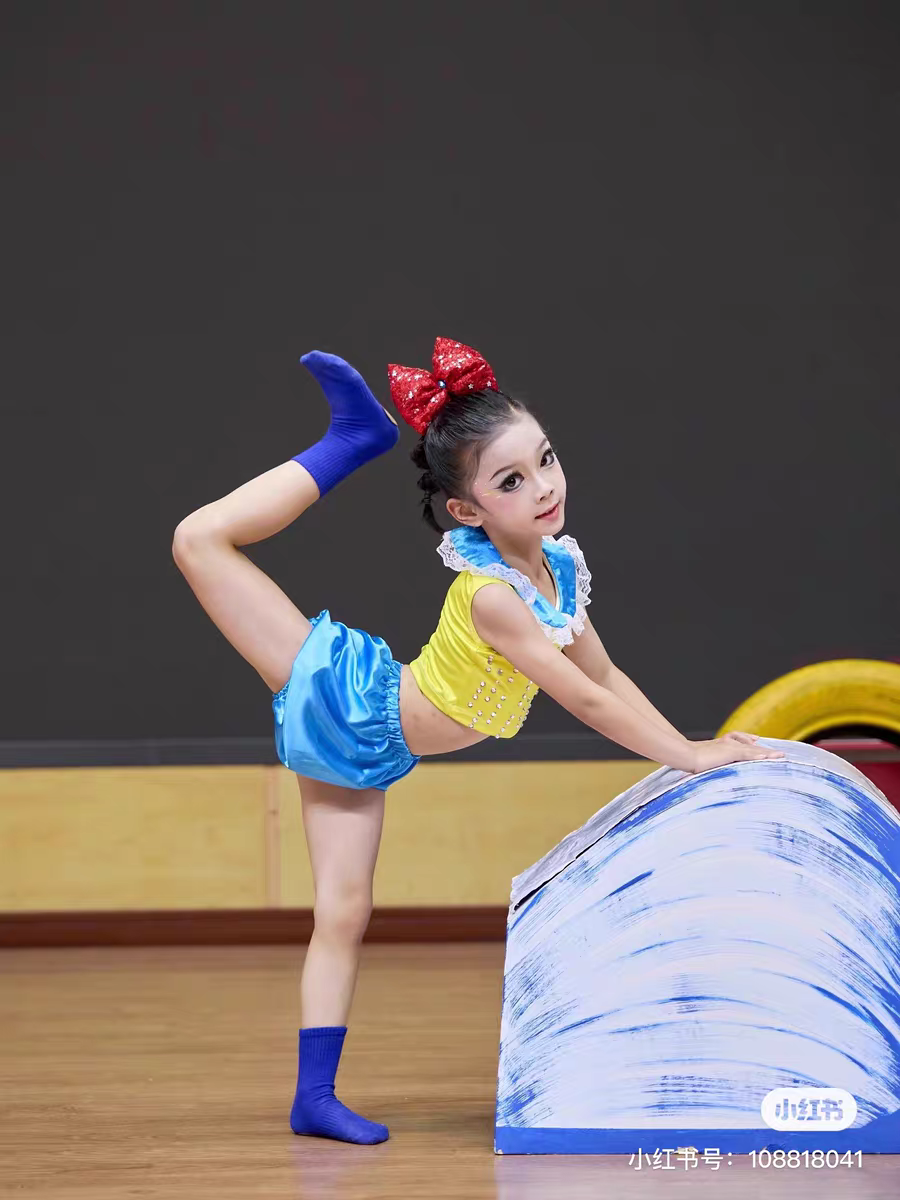 一个人的狂欢少儿独舞演出服妈妈再让我玩一会舞蹈服现代舞当代