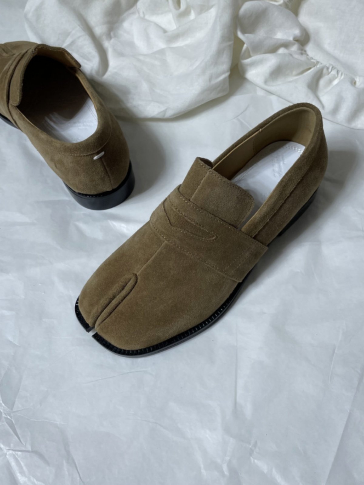 무광 남성화 족족화 갈색 편자 족발 및 양발 플랫솔 소스웨이드 남녀 동일 스타일의 버선 스플릿 슈즈