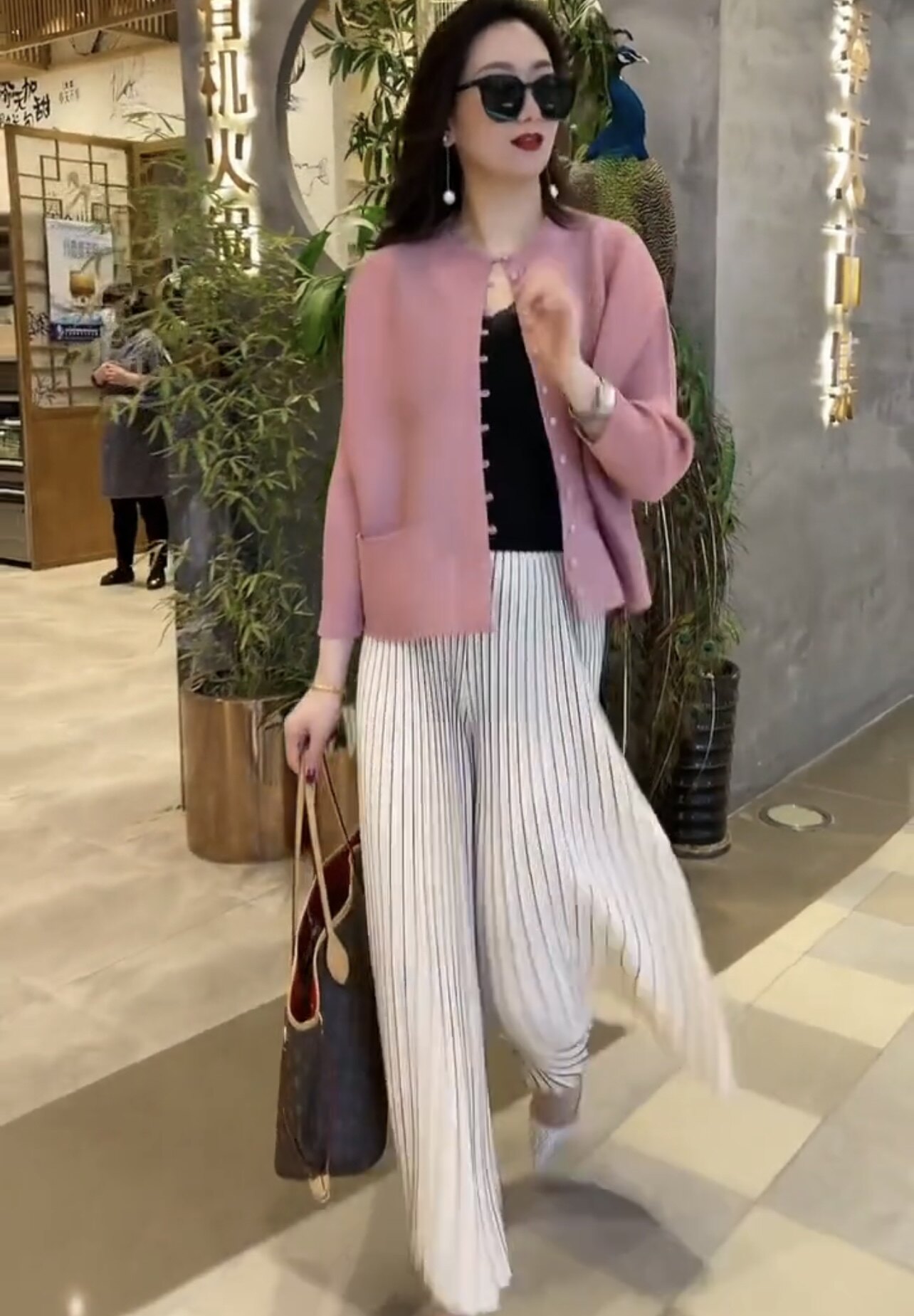 2023夏季新款褶皱短款包扣上衣女宽松单排扣开衫长袖圆领蝙蝠衫