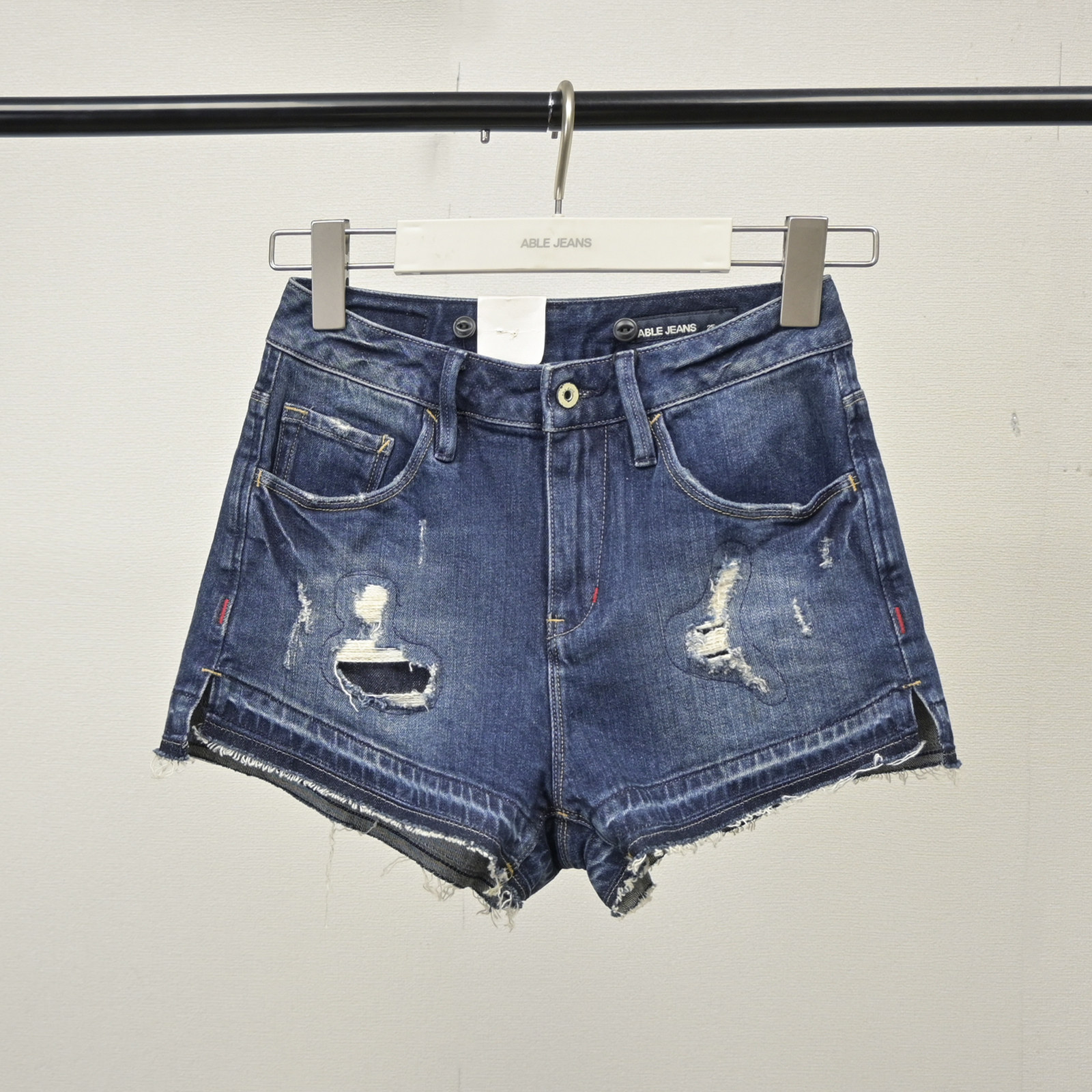 ABLE，JEANS牛仔裤破洞夏季热裤图片