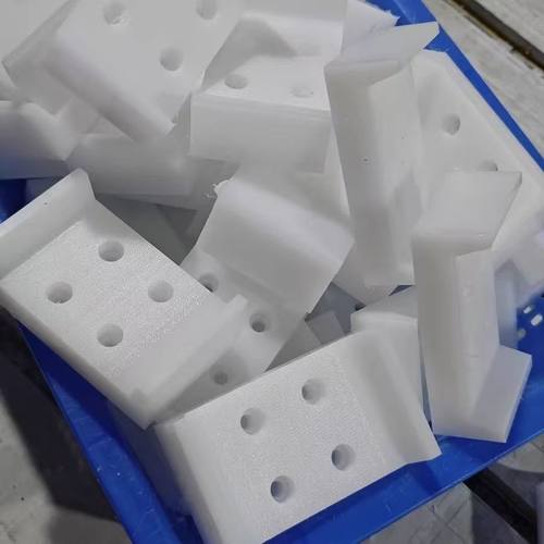 PA6白色尼龙板多孔加固耐磨