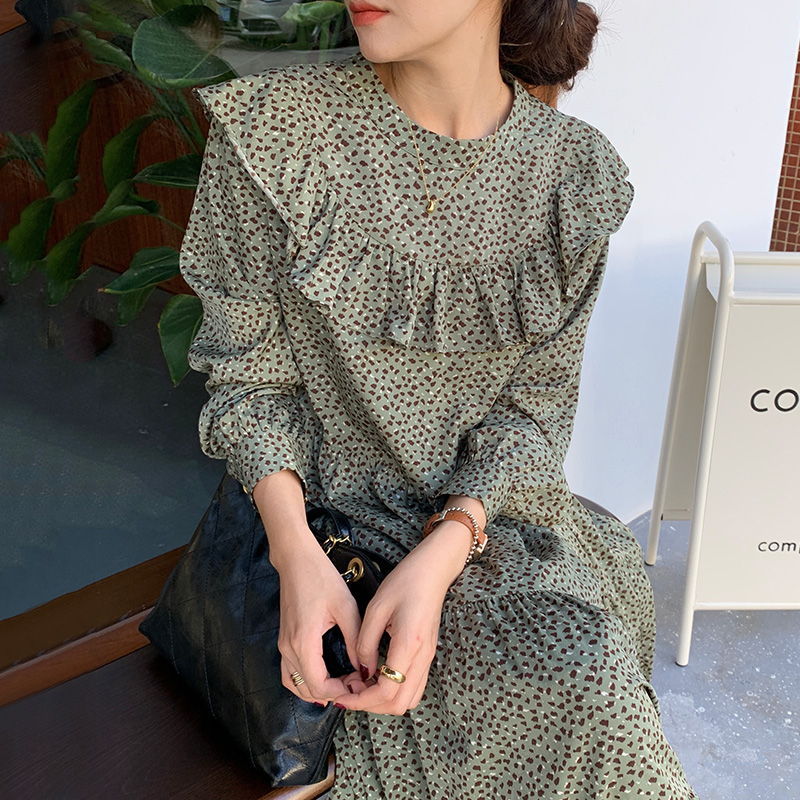 Retro Western Style Floral half high collar with ruffle design, slim and fleshy long dress