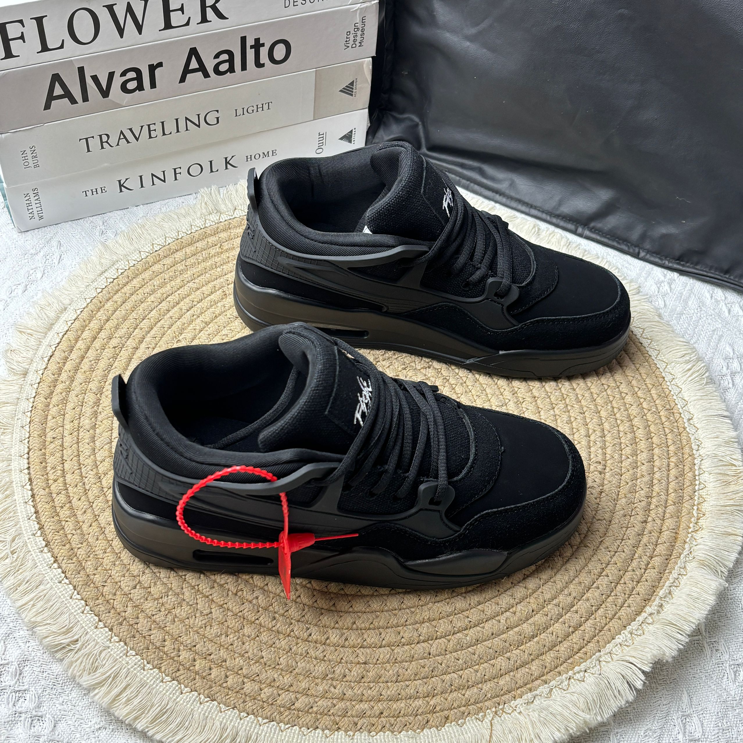 2025秋冬气垫缓震厚底板鞋男女情侣款休闲学生运动鞋百搭增高板鞋