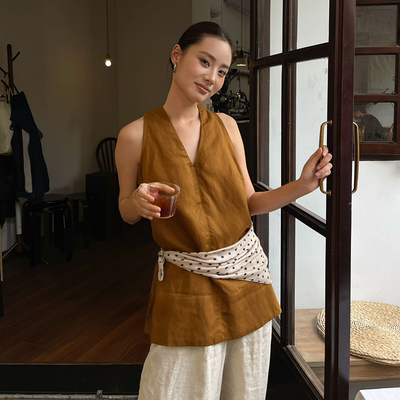 PURITY YH小众简约咖色设计感后脖扣vl领上衣宽松时尚无袖T恤女