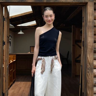 小众简约单肩带斜肩时尚2025夏季显瘦吊带背心女不规则露肩小上衣
