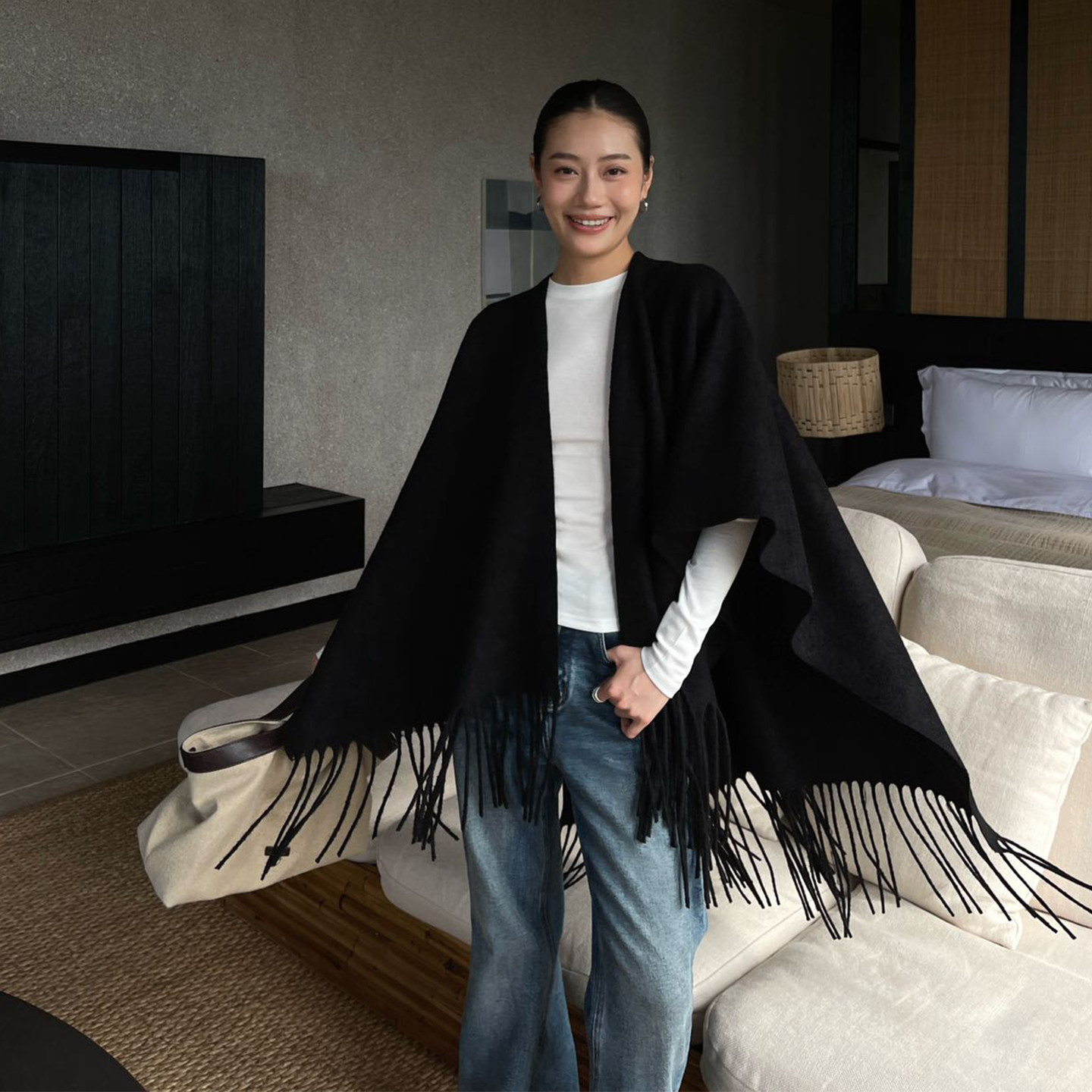 清冷感黑色羊毛披肩女外搭2025新款高级感纯色流苏斗篷披风围巾女,女装/女士精品,毛衣,淘宝优惠券,粉丝福利购,淘宝优惠卷