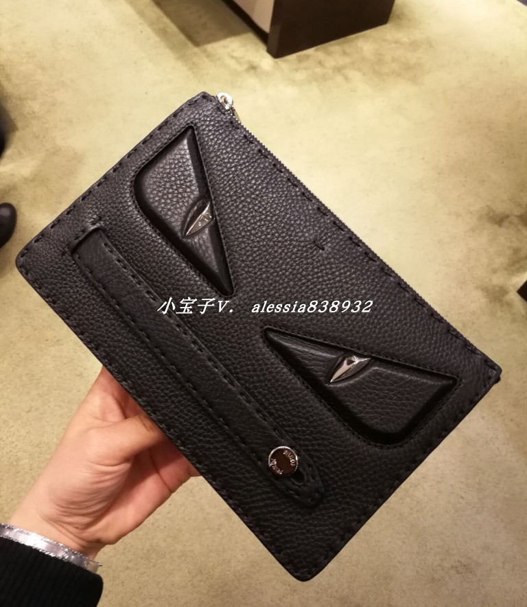 Òâ´óÀûÕýÆ·´ú¹º FENDI·ÒµÏÄаü С¹ÖÊÞÕæÆ¤ÄÐÊ¿ÊÖ°üÐÅ·â°ü