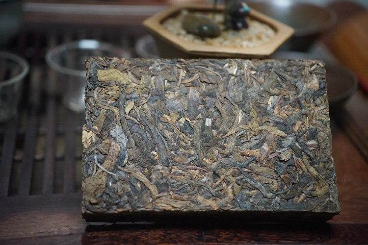 老曼峨2011古树纯料老帕卡500克厚砖云南普洱茶砖生茶老茶骨勐海