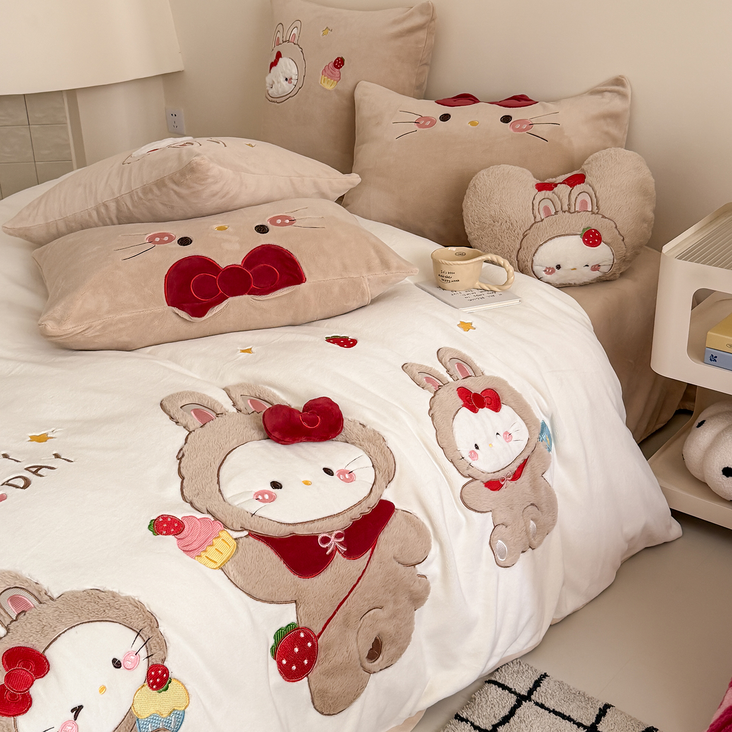 金喜鸟可爱草莓kt熊毛绒四件套