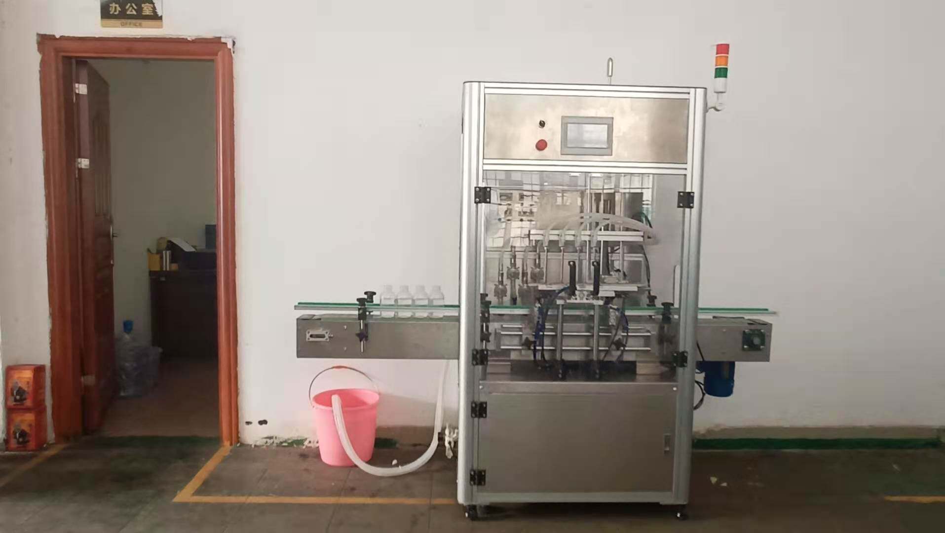 小型半自动液体定量灌装机白酒食用油酒精水剂精油磁力泵防滴漏