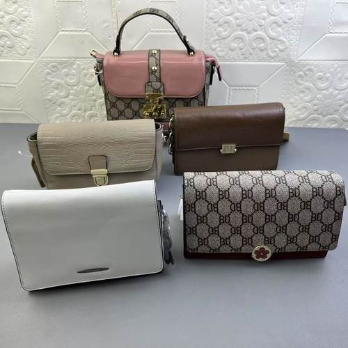 小挎包女士单肩斜挎包中年妈妈包