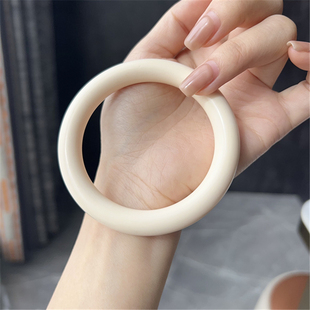 象牙果手镯 打灯透光 圈口60和63两个尺寸 存在瑕疵  DM116