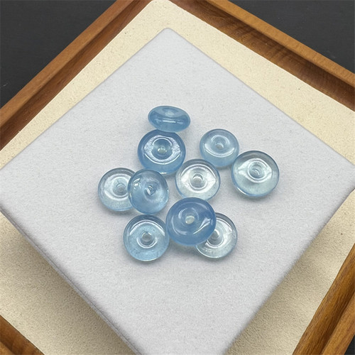 天然冰透润蓝海蓝宝平安扣