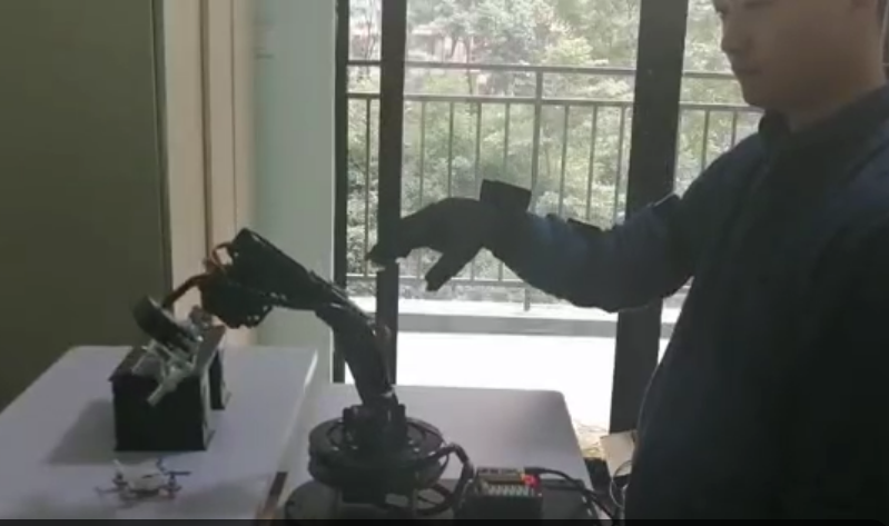 仿生双臂联动同步机械手5G展示体感手套机器人
