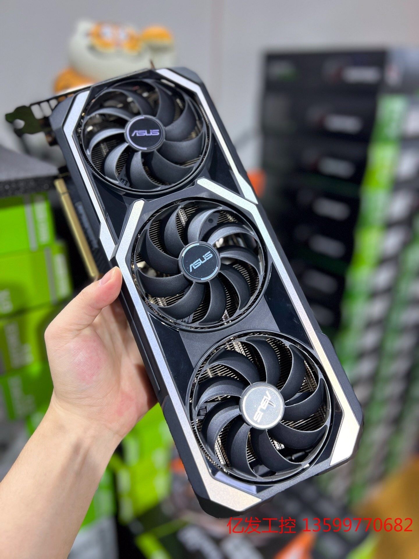 华硕巨齿鲨3070 22年购入 原盒原码 21年中出厂日期议价议价产品