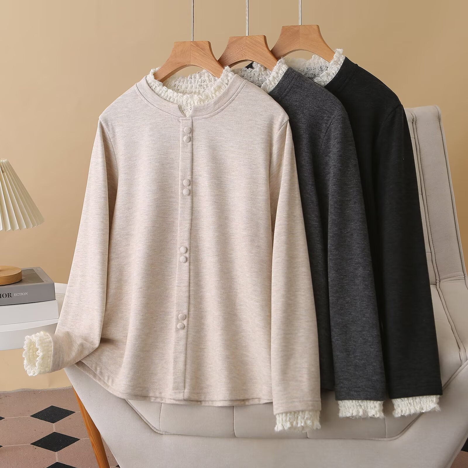 蕾丝拼接2025秋冬新款打底衫