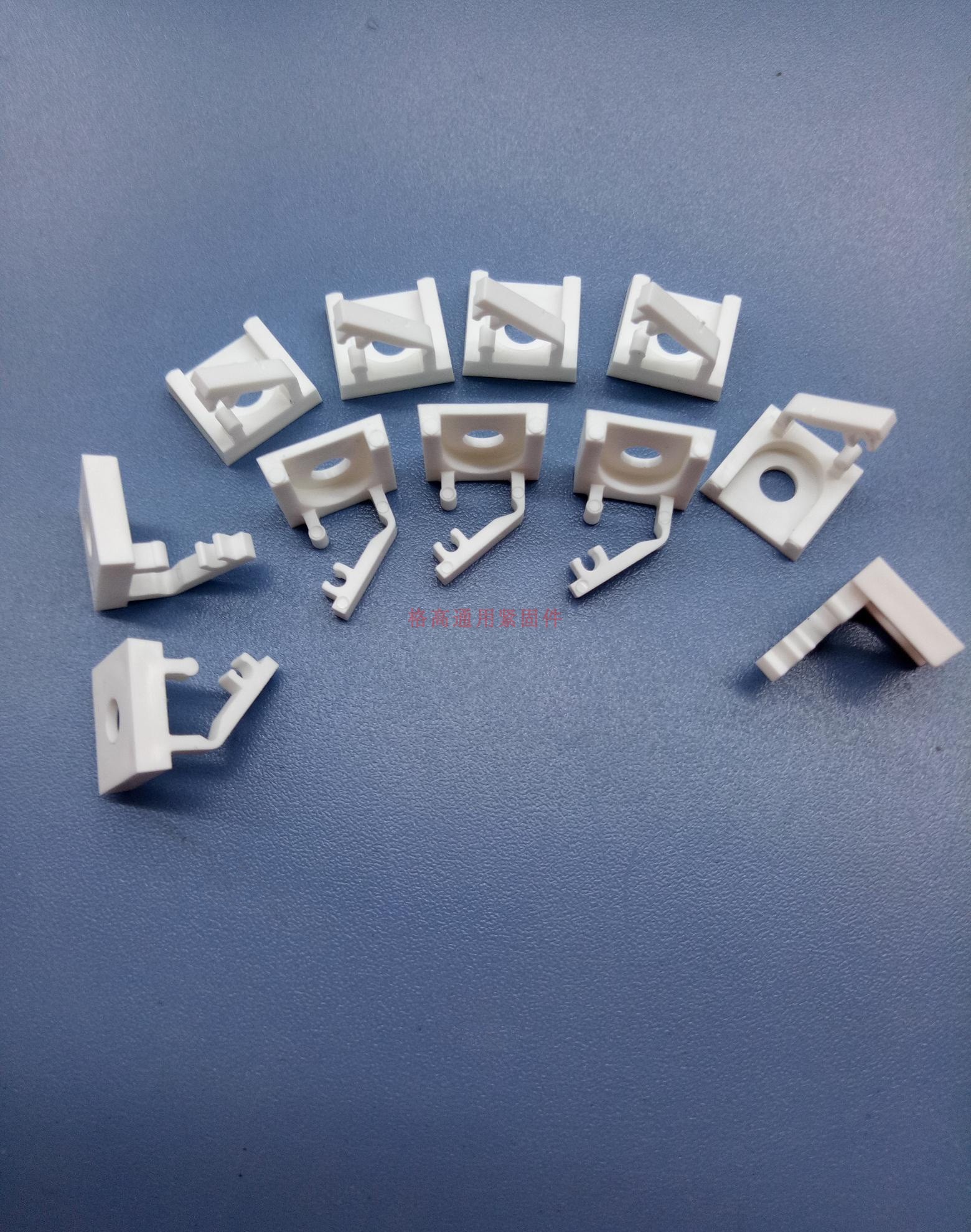 尼龙本色微型线夹GMWSLTB-1系列,锁螺丝/胶粘式两种安装模式可选