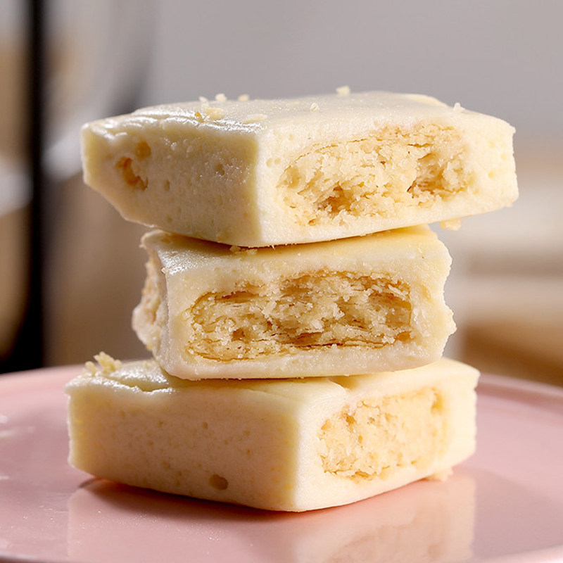 朱丹同款蜜嘟咸蛋黄扁桃仁牛乳派牛扎酥小方层奶芙雪花酥零食甜点