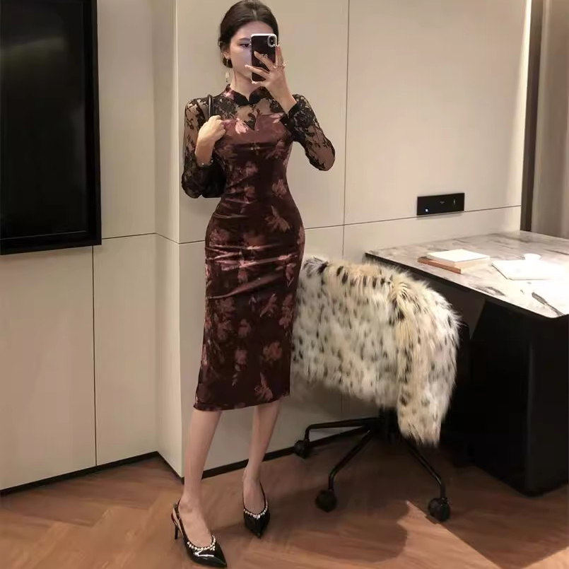 新中式长袖改良旗袍2026秋季女装性感蕾丝拼接丝绒开叉包臀连衣裙