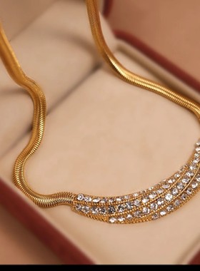 欧美闪钻月牙条纹项链