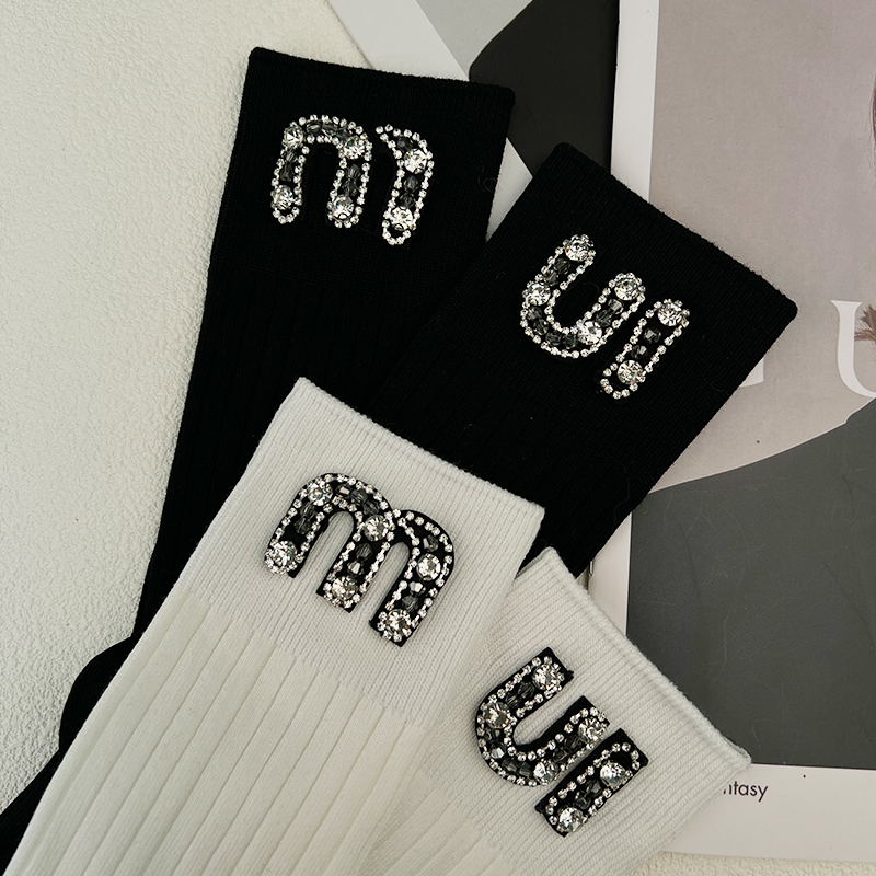 M字母带钻轻奢欧货袜子jk小腿袜