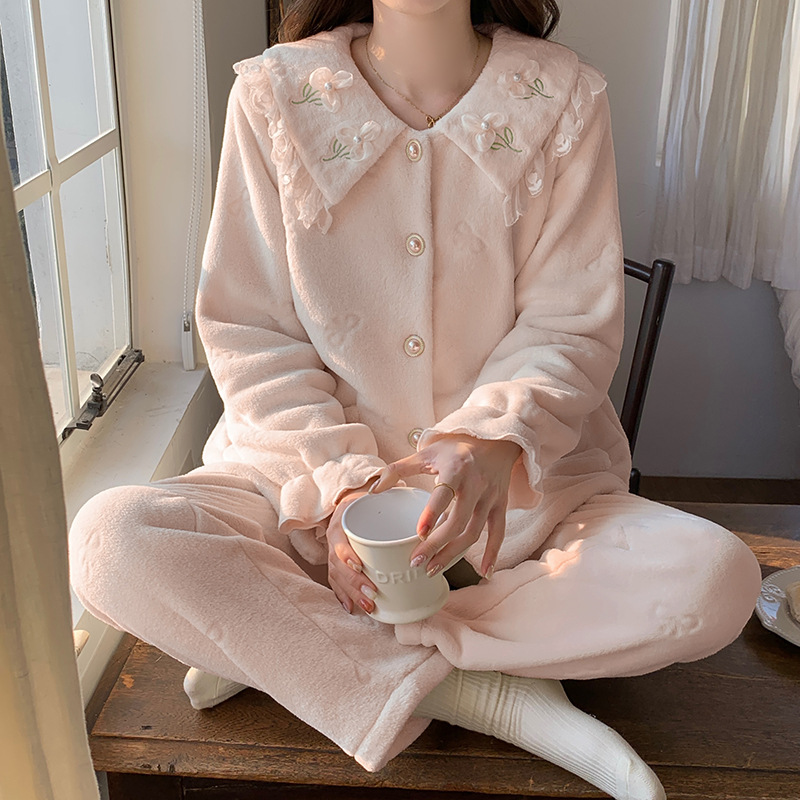 喔密哒秋冬季新款可爱娃娃领厚绒保暖排扣睡衣女士套装宽松家居服