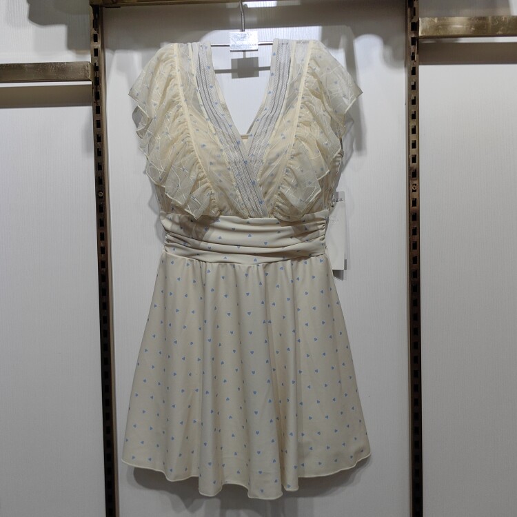 号手泳衣女款2024新款遮肉高级感保守短袖泡温泉沙滩裙子爱心泳装