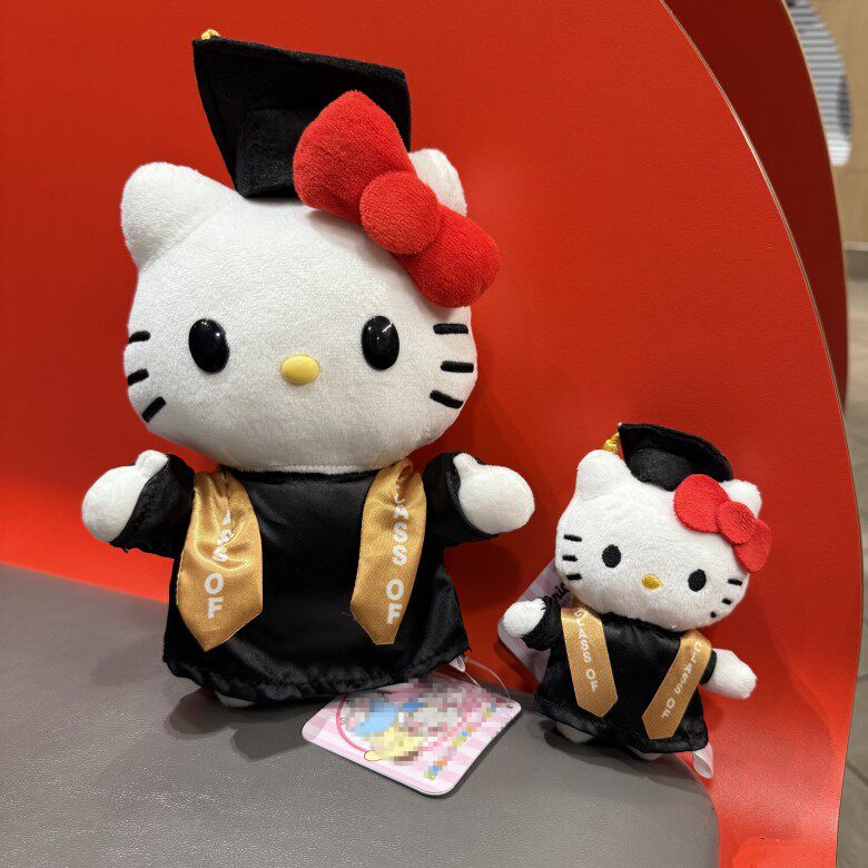日本毕业服学士服KT博士帽硕士服玩偶娃娃毛绒公仔挂件包挂饰玩具