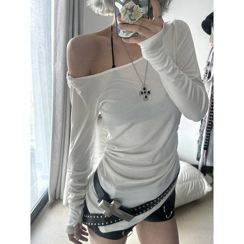 巨显瘦！百搭露肩收腰打底衫