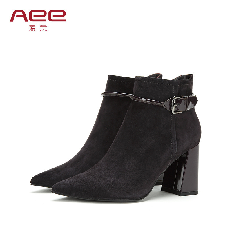 羊皮尖头粗高跟短靴AEE爱意漆带