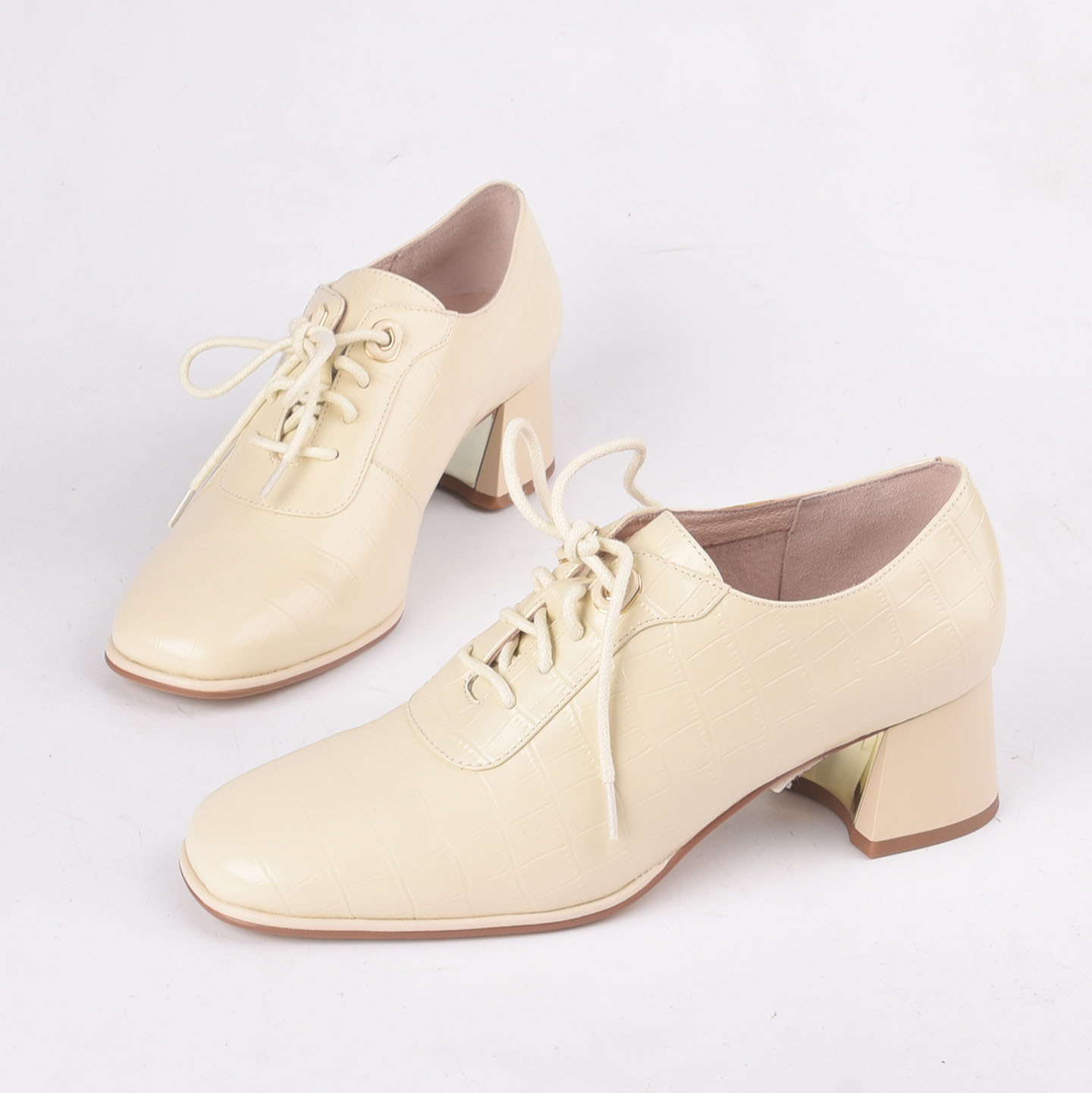 莱尔斯丹牛皮系带小皮鞋米白色