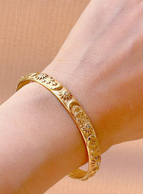 欧美小众设计浮雕太阳月亮手镯气质时尚个性钛钢镀金手环女跨境