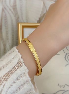 日韩时尚精致百搭磨砂手镯女款小众轻奢镀金手环高级感钛钢饰品