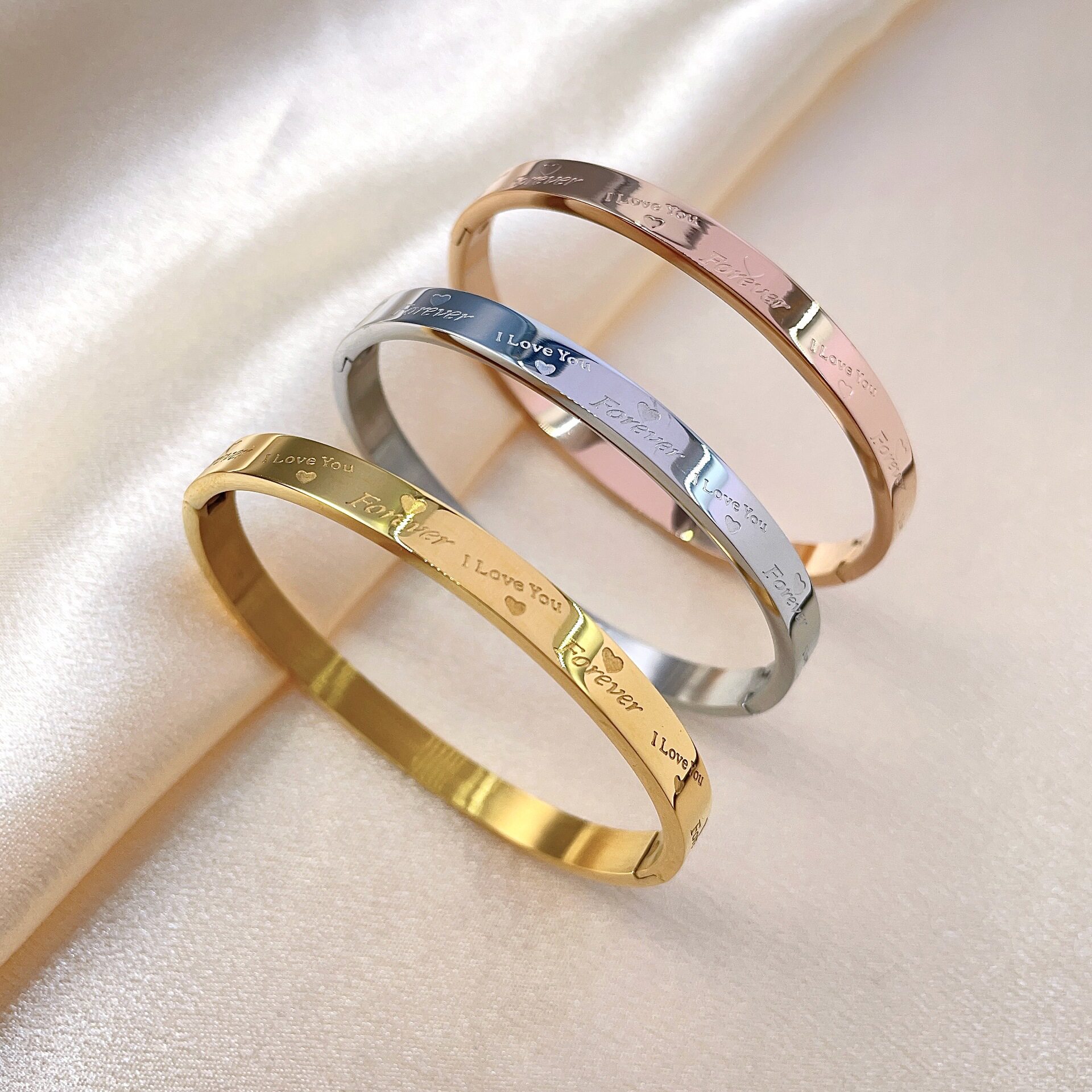 LIGHT LUXURY CLASSIC LOVE HEART ENGLISH LETTER BRACELET WOMENS TITANIUM STEEL GOLD-PLATED BRACELET SIMPLE AND VERSATILE VALENTINES DAY GIFTS