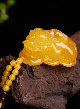 本命年蜜蜡貔貅雕刻吊坠皮休男女款毛衣链琥珀项链鸡油黄老蜜礼物