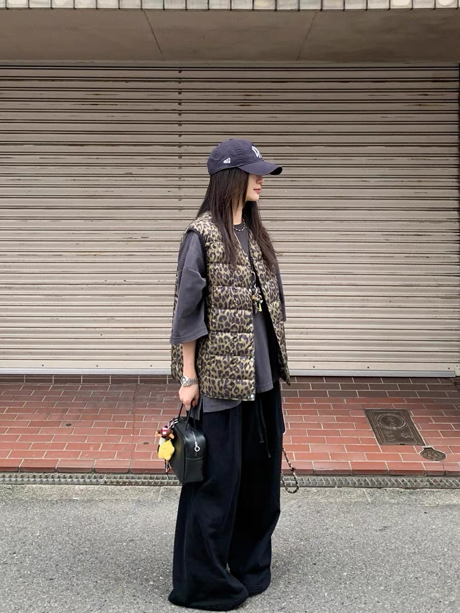 2025秋冬新款豹纹轻便马甲羽绒服女款冬季新款保暖坎肩背心短外套