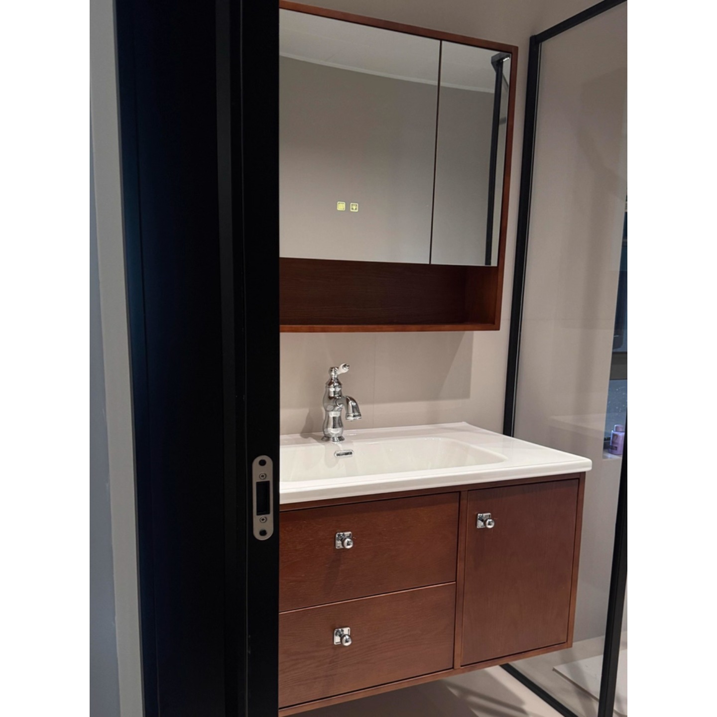 橡木开放漆一体陶瓷盆浴室柜组合