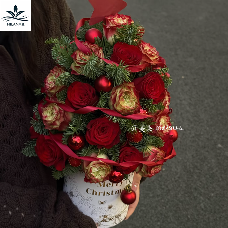 圣诞节草莓塔花束抱抱桶玫瑰圣诞树插花礼盒 平安夜礼物苹果花盒