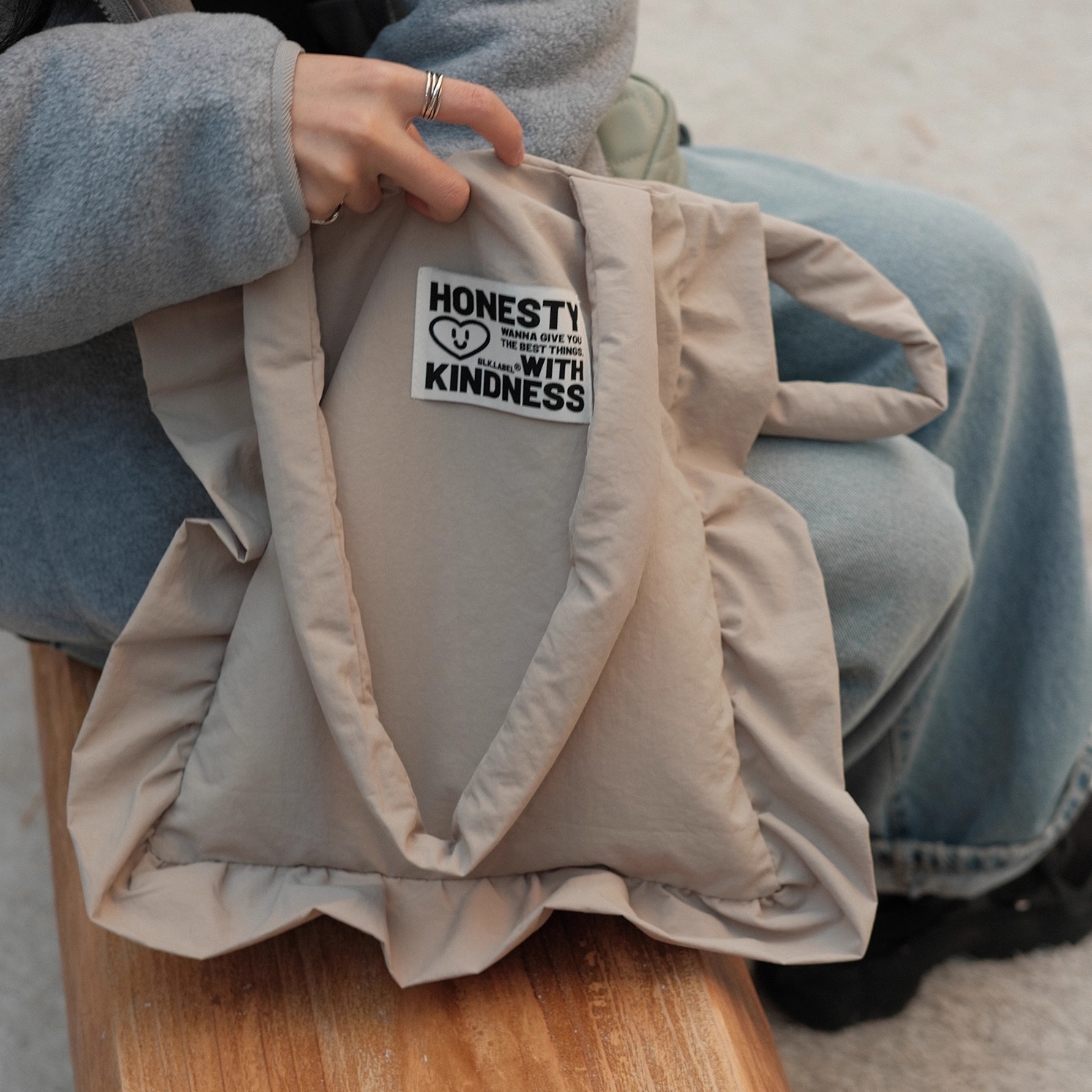 BlankA 韩系少女风秋冬通勤包包 粉色暖呼呼 超轻荷叶边单肩包