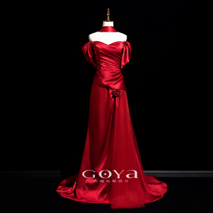 新款红色敬酒服新娘高级感一字肩结婚晨袍订婚礼服缎面晚礼服显瘦