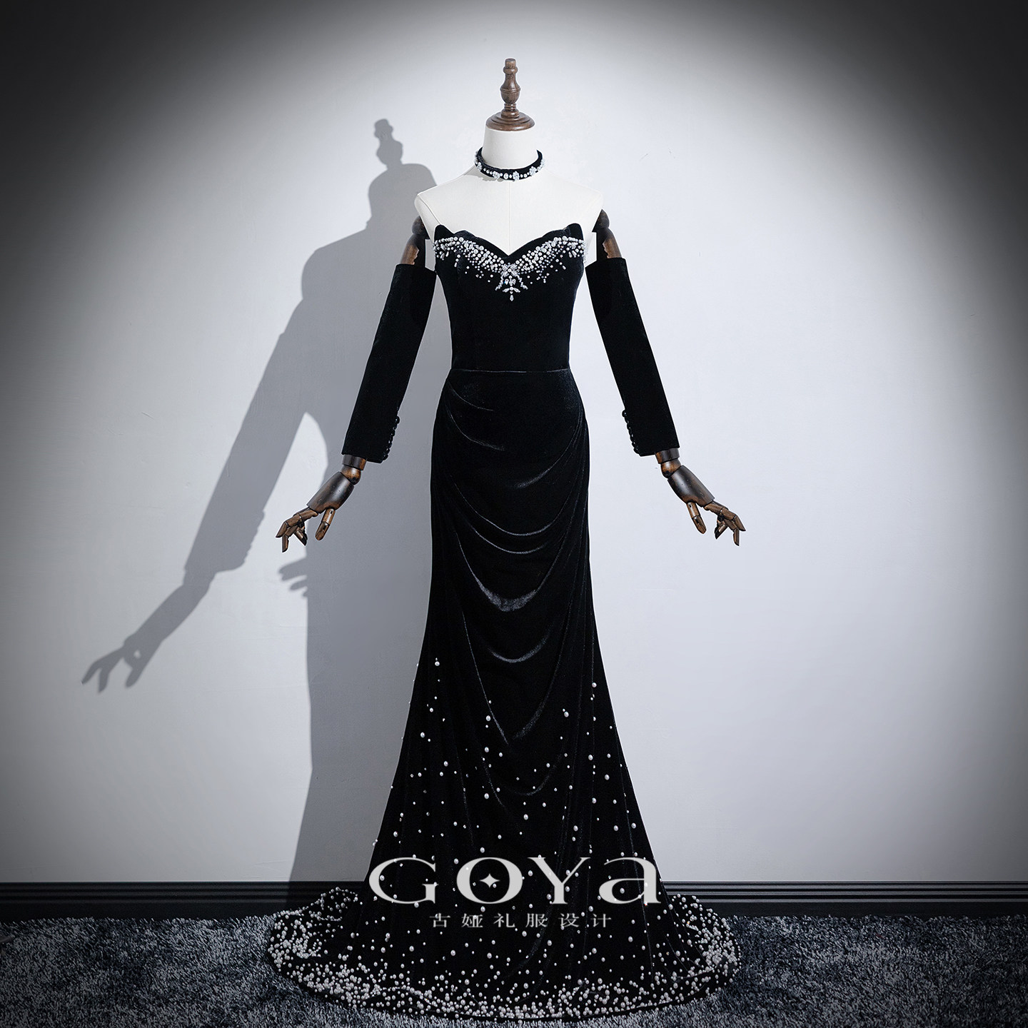 赫本风黑色丝绒晚礼服女高级感抹胸宴会鱼尾长裙年会主持人礼服