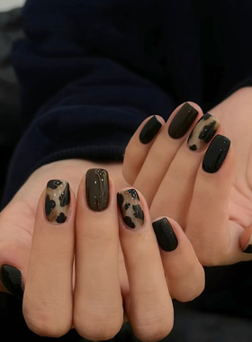 纯手工黑咖晕染豹纹穿戴甲短款美甲贴片秋冬显白定制2024流行新款