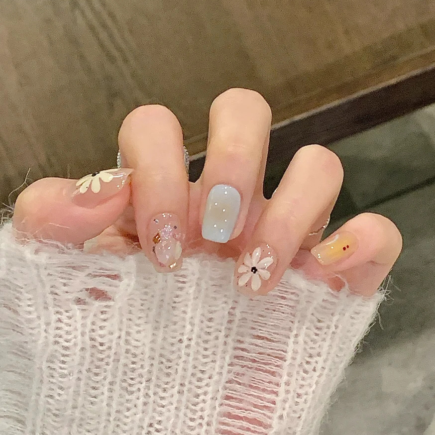 手工手绘花花穿戴甲短款美甲2025新款清新INS美甲成品贴片 假指甲