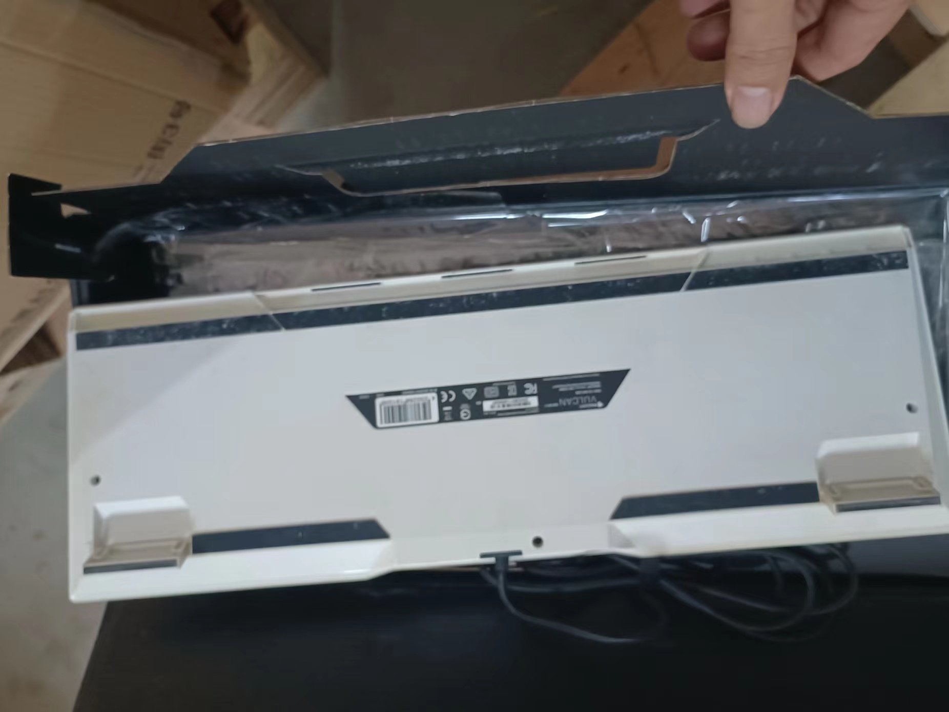 冰豹/ROCCAT瓦肯Vulcan121泰坦红轴艾摩全彩透明机械键盘