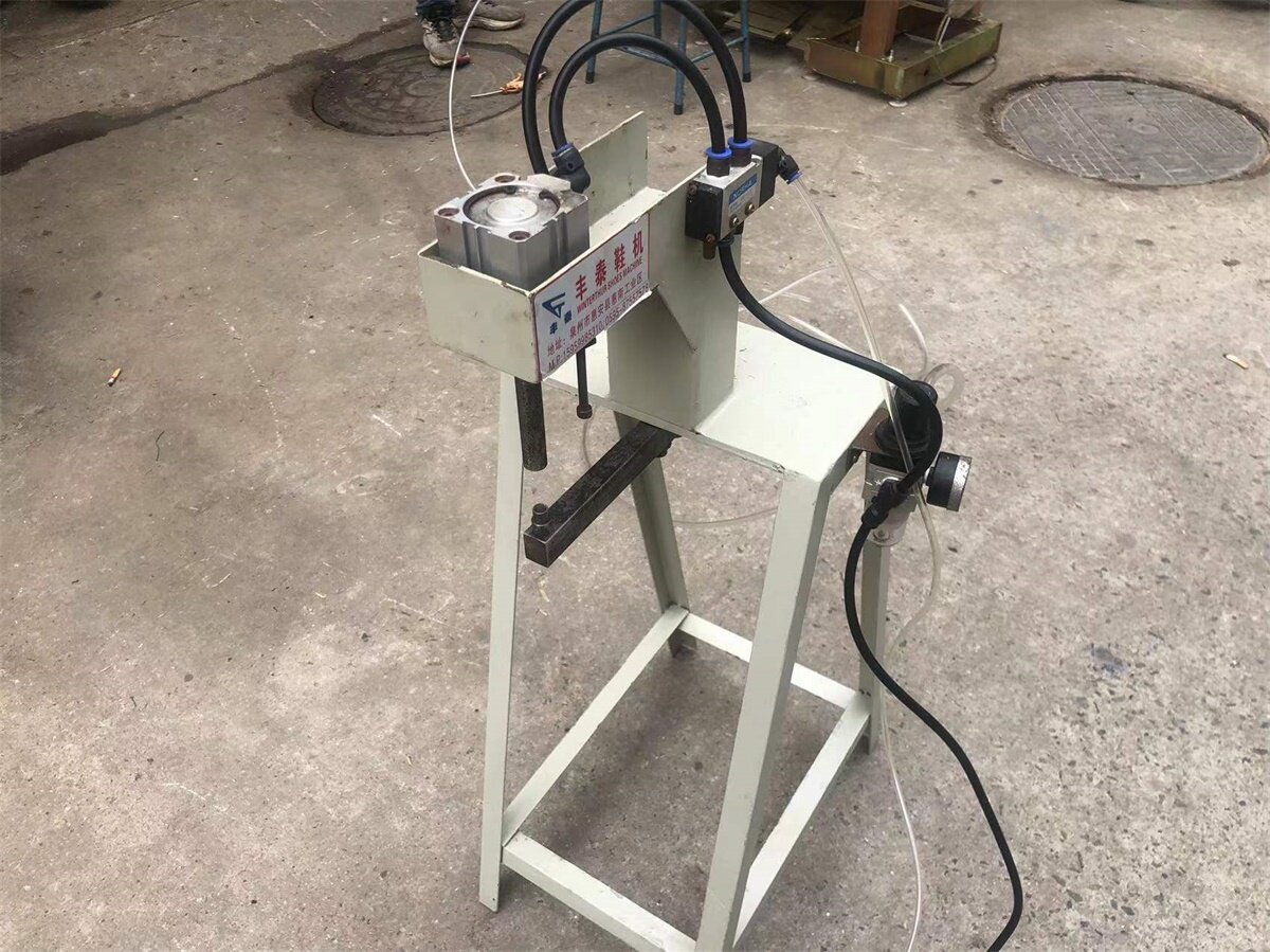 特小嘴气动钉扣机 压标机异形 改装设备鞋服柳扣空间狭小位置设备