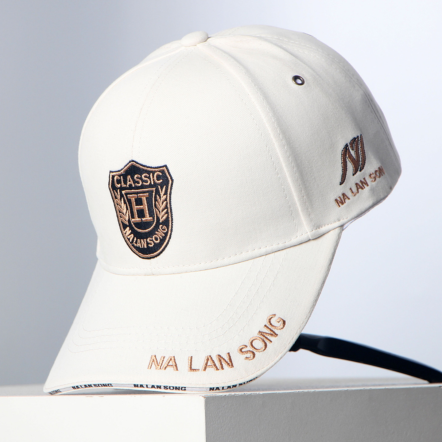 H盾牌刺绣帽子男女通用时尚韩版潮鸭舌帽硬顶加深棒球帽显脸小