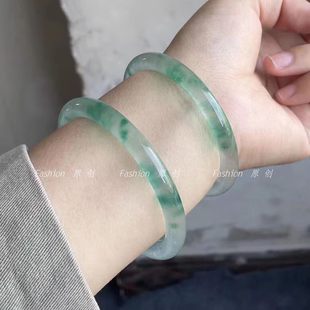 高冰透独龙玉飘花手镯细圆条非洲翡翠色天山翠真石英玉冰种手镯子