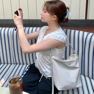 韩国代购小众设计师lememe 尼龙单肩腋下水桶包托特包