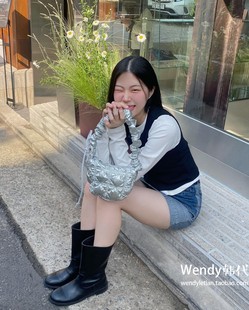 韩国代购 小众carlyn褶皱云朵包单肩斜挎包银色poing